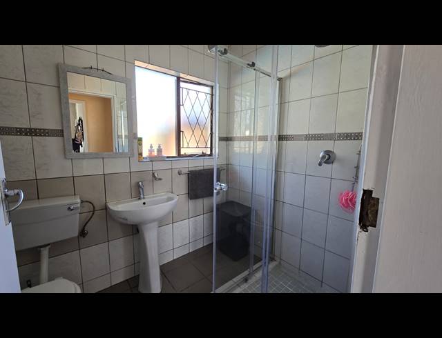 3 BEDROOM FREEHOLD FOR SALE IN BRACKENDOWNS